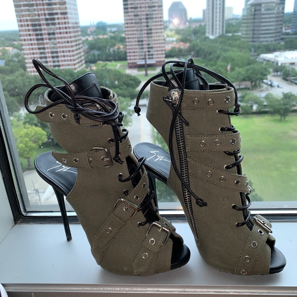 Giuseppe Zanotti lace up peep toe 38.5